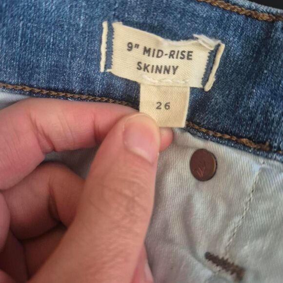 Madewell 9" Mid-Rise Skinny Blue Jeans Distressed Knees Raw Hem Size 26 - Picture 4 of 6